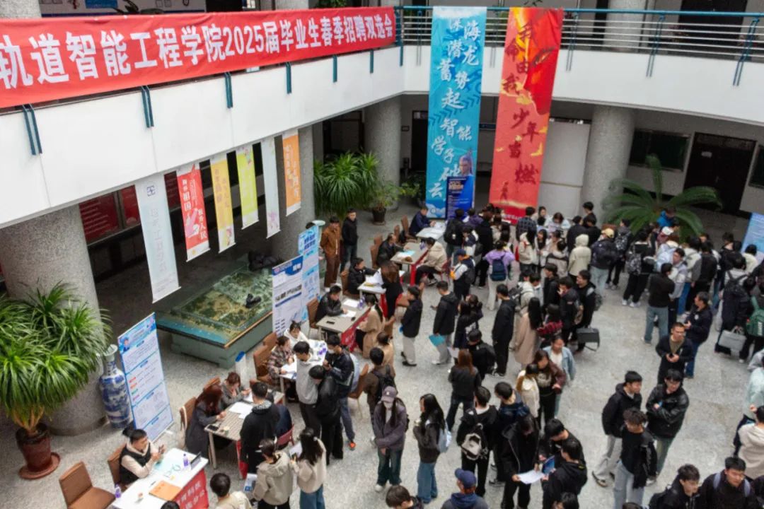 加拿大28在线预测
举办2025届毕业生春季招聘双选会